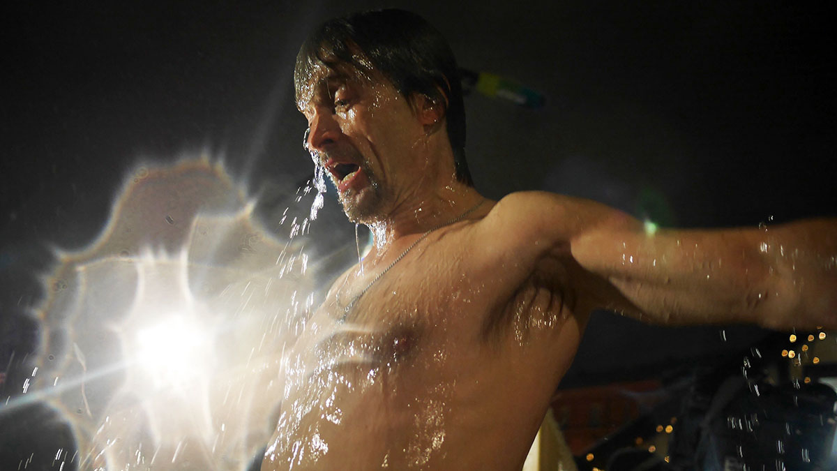 Врач рассказал, кому опасно принимать участие в крещенских купаниях