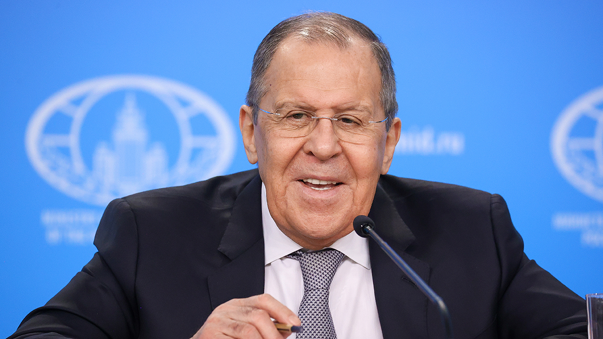 Лавров пошутил о плохом сне Макрона, назвавшего Путина хищником и людоедом