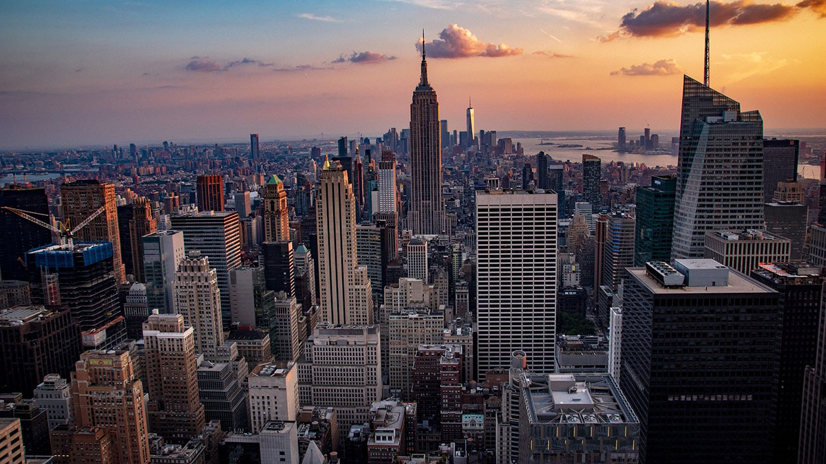 «Уолл-стрит рушится»: мэр Нью-Йорка заявил о начале рецессии в США