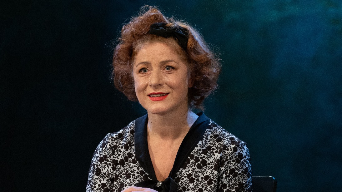 Актриса Вера Воронкова попала в реанимацию из-за загоревшейся новогодней елки