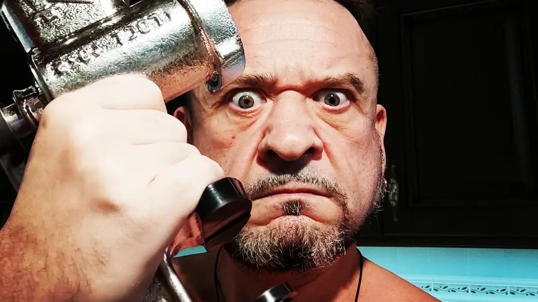 «Мама родная не узнает»: звезда «Кривого зеркала» рассказал о жизни после похудения