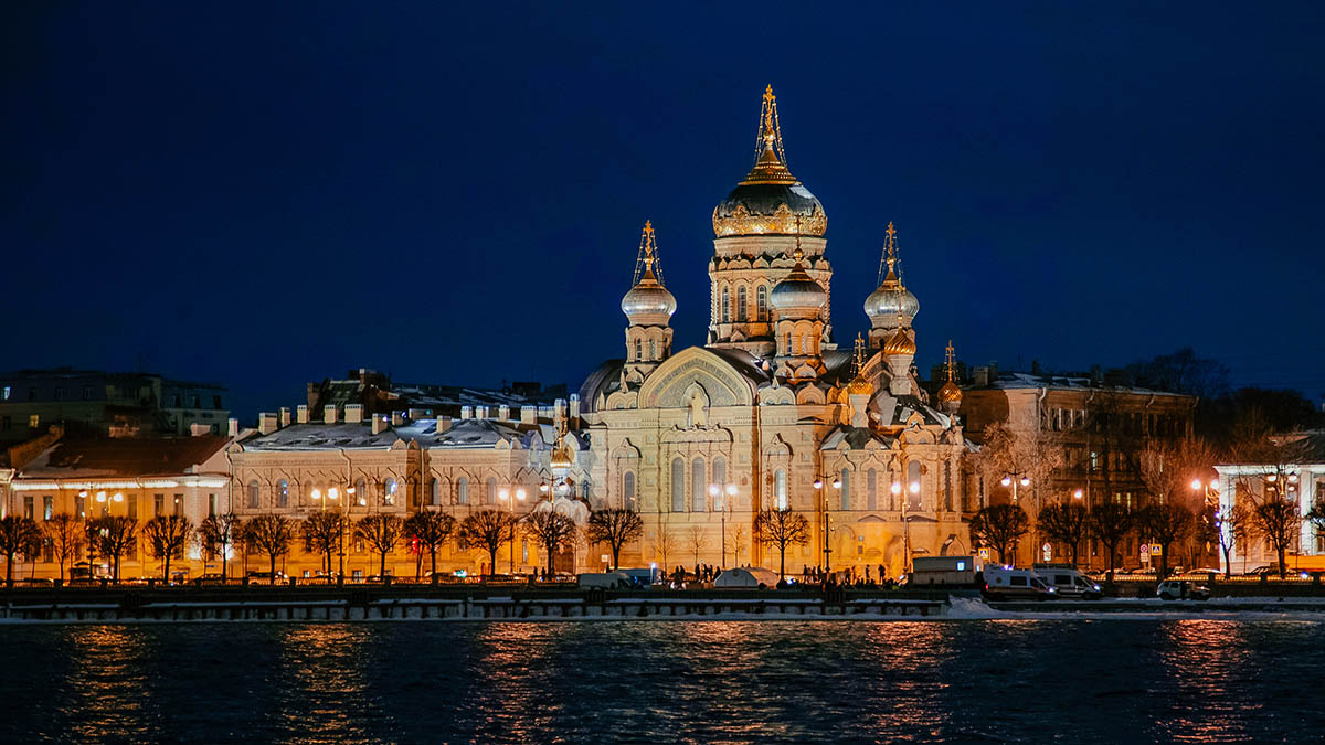 Синоптик Колесов: Поднятая дамба уберегла Петербург от наводнения