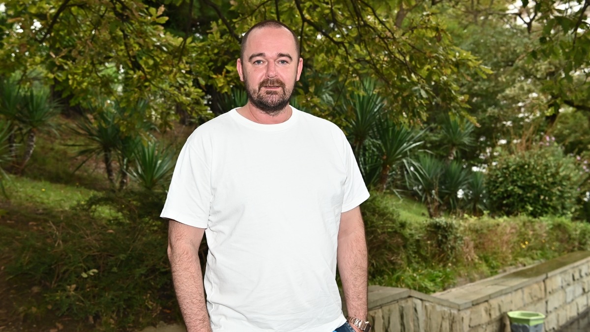 Режиссер, сценарист и продюсер Борис Хлебников снял фильм «Аритмия» (2017), который получил главный приз «Кинотавра».