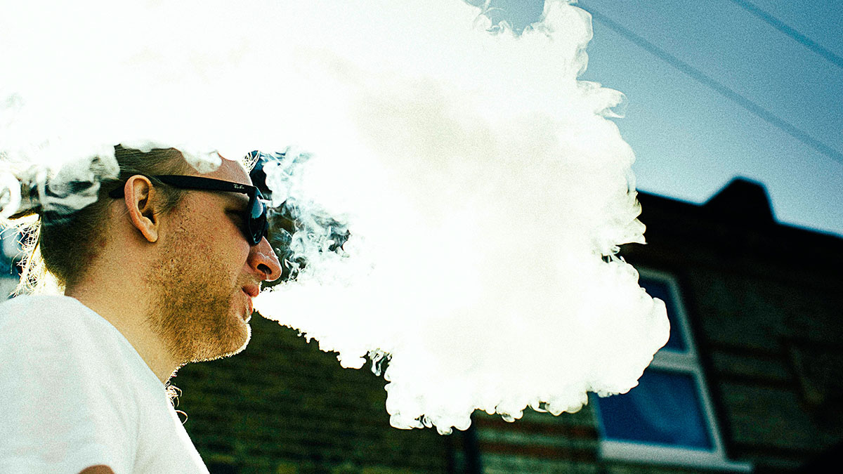 «Органы разрушаются»: врач Богданец предупредила об эпидемии болезни вейперов