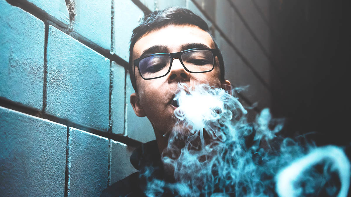 Врач Трясцына рассказала о вреде вейпов для мозга и сосудов