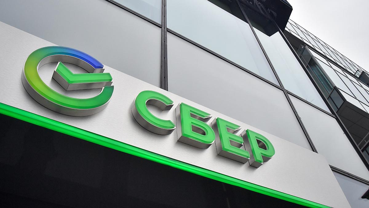 Великобритания заморозила активы Сбербанка и МКБ