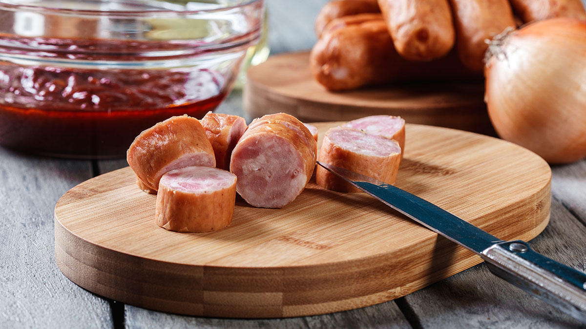 Технолог рассказала, как отличить некачественную колбасу 