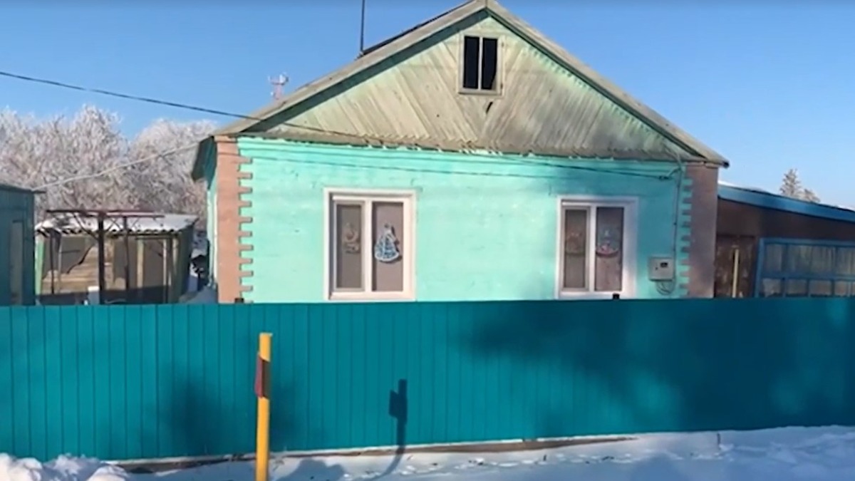 Появилось видео с места убийства супругов и ребенка в Омской области