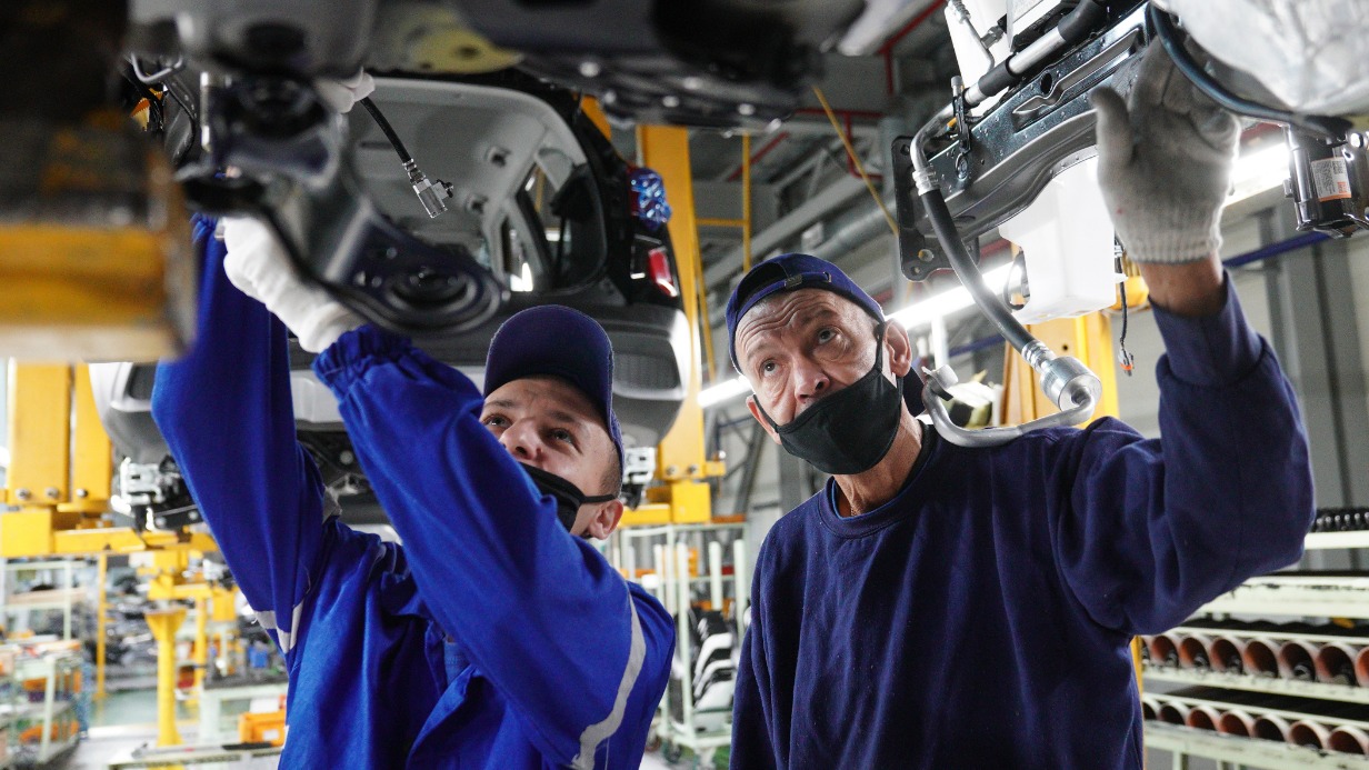 Исследование: 11% россиян будут работать все майские праздники