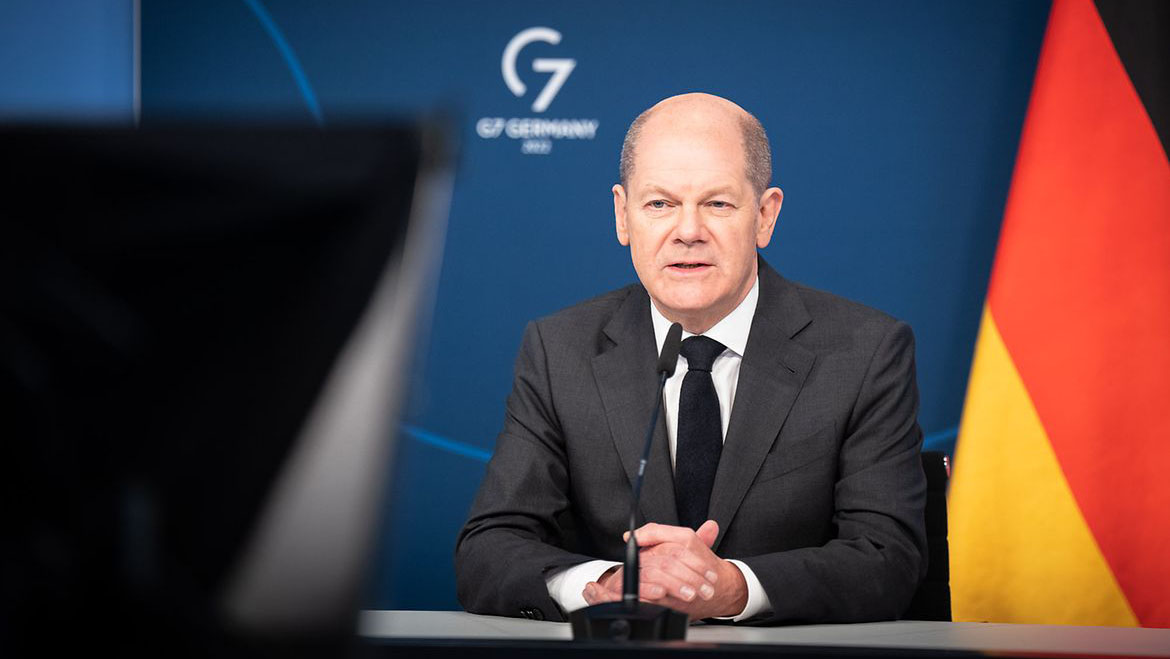 Канцлер ФРГ назвал важными контакты с президентом России