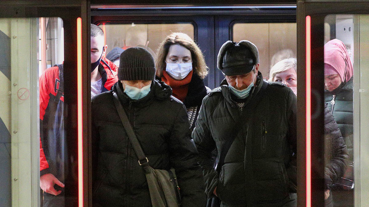 Пассажиры метро стали ответственнее соблюдать масочный режим в Москве