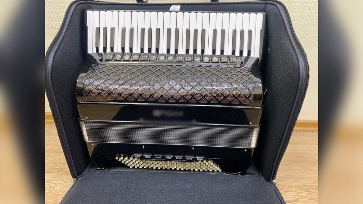 Похитителя аккордеона стоимостью 900 тысяч рублей задержали в центре Москвы