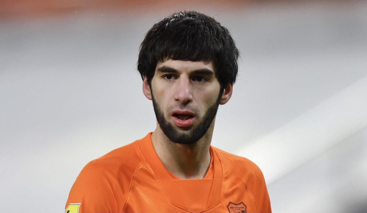 Стало известно, за сколько «Зенит» приобрел защитника «Урала» Арсена Адамова