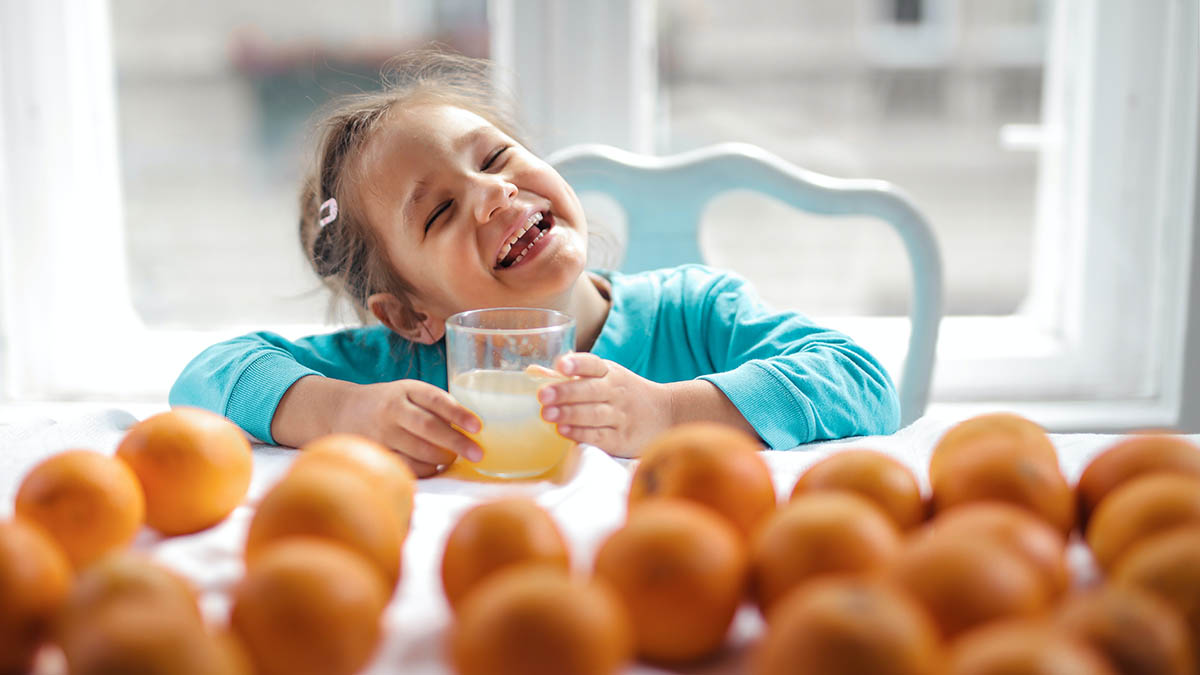 Диетолог объяснила, через сколько свежевыжатый апельсиновый сок теряет пользу