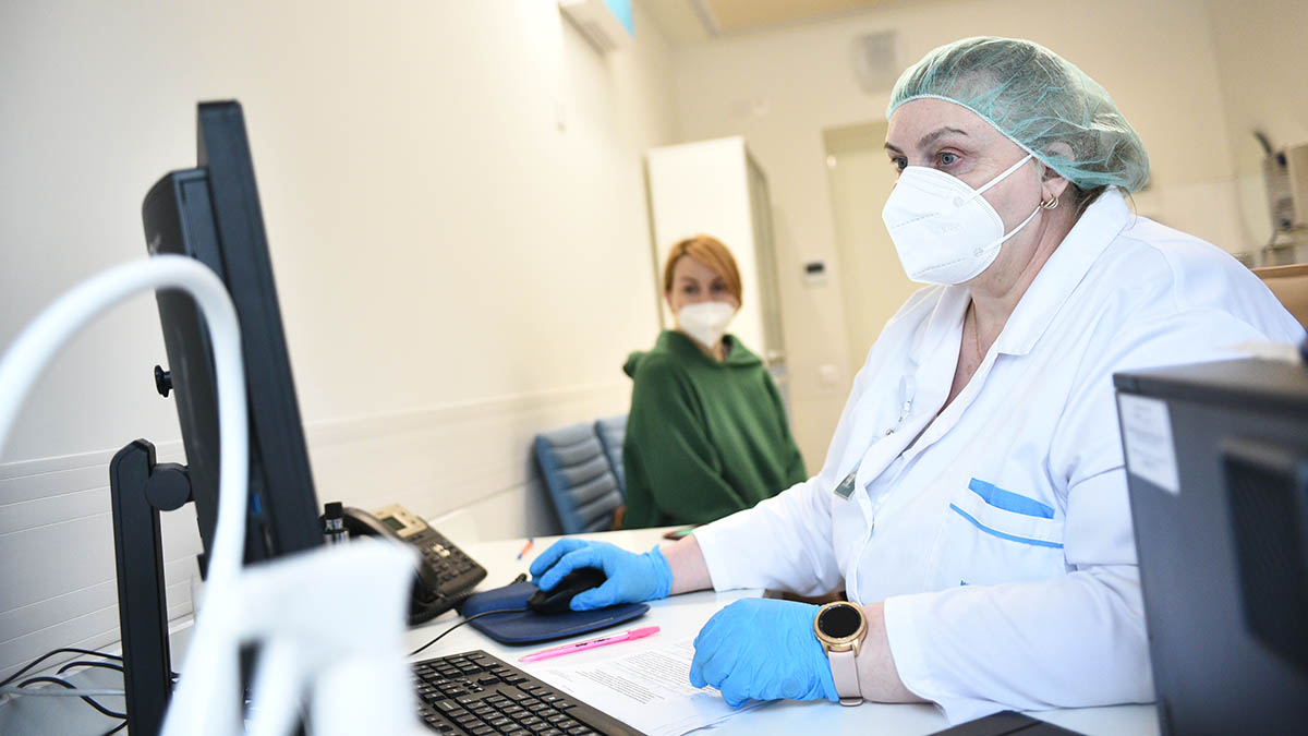 Врач рассказала, как новый алгоритм помогает поликлиникам эффективно работать с пациентами с ОРВИ