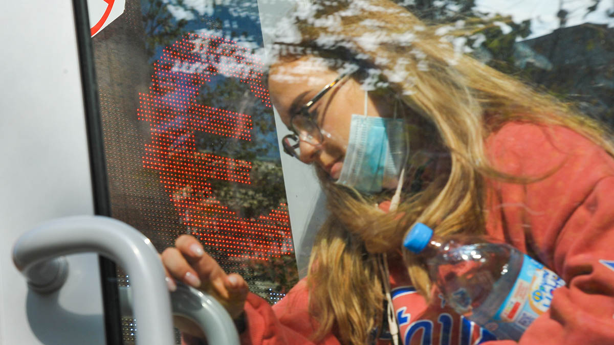 Евро опустился в цене ниже доллара впервые с 2002 года