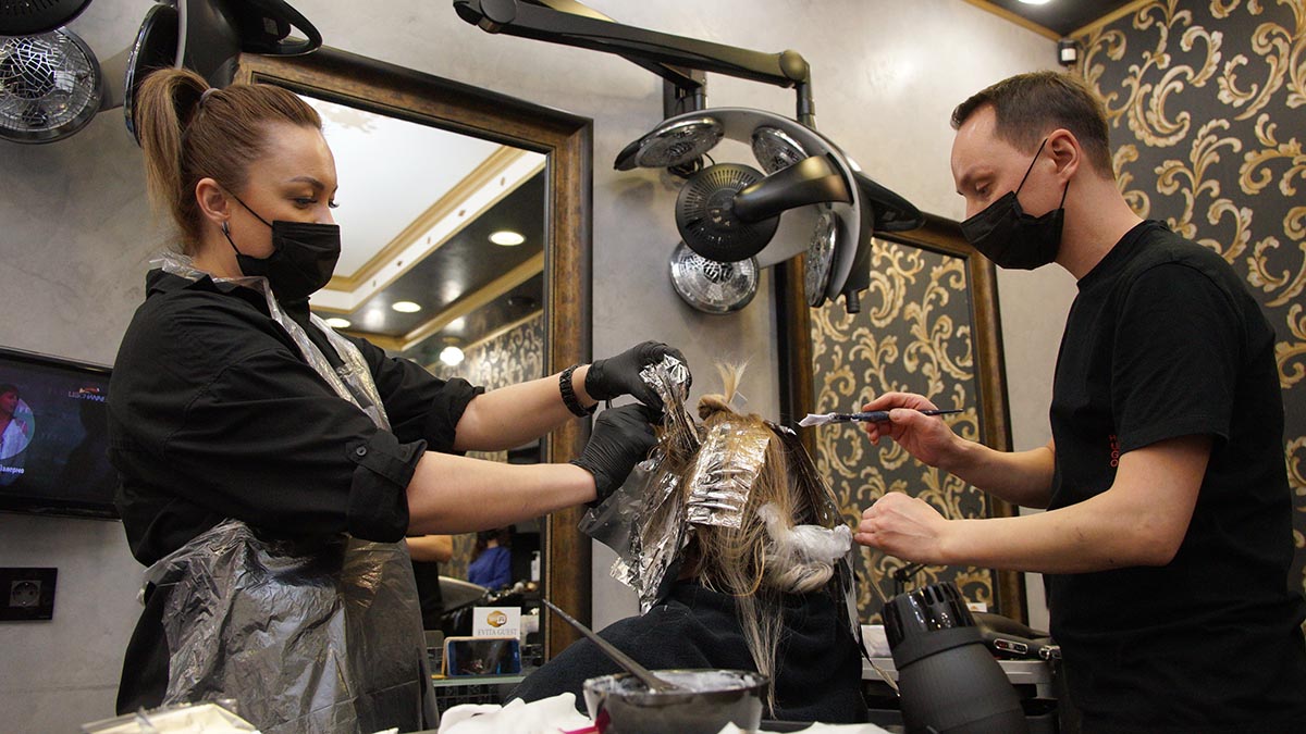 Колорист Веденеева назвала главные правила при окрашивании в блонд 