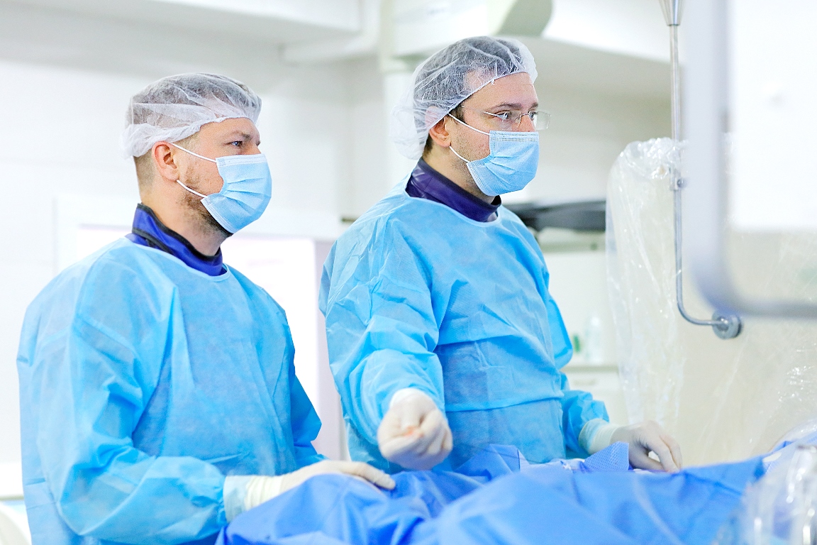 А. Г. Колединский в операционной