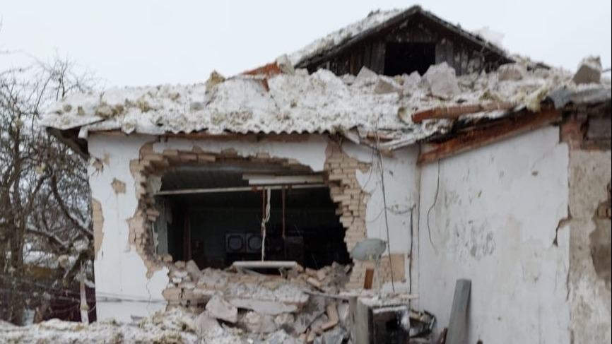 «Разрушена половина дома»: три человека пострадали при взрыве газа в Серпухове