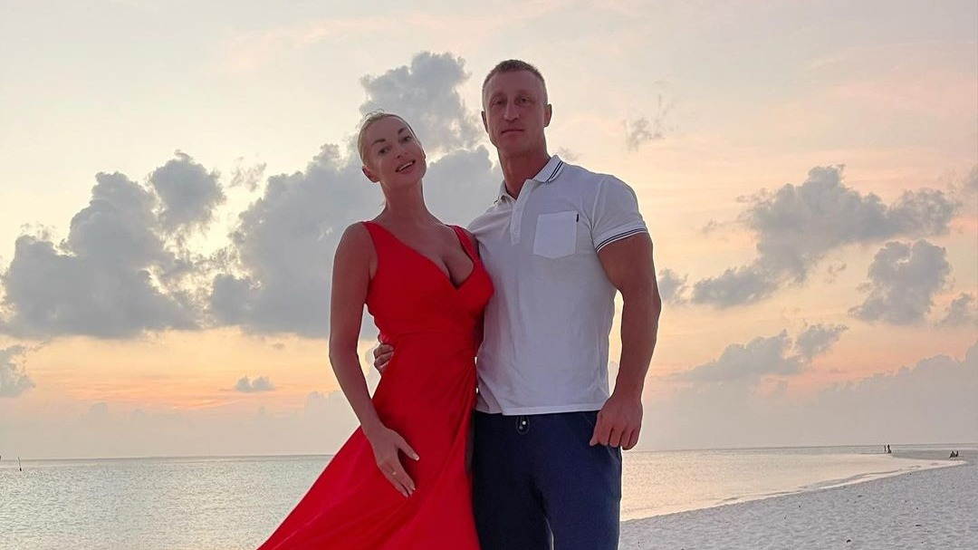 Бывший возлюбленный Волочковой рассказал, что пытался избавить ее от алкоголизма