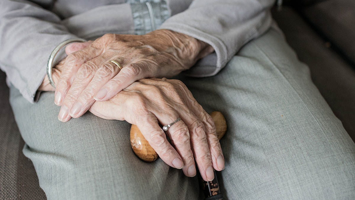Что такое лобно-височная деменция и какие у нее симптомы