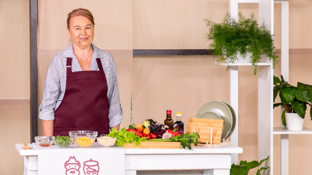 Москвичка Ирина Волкова проводит мастер-класс для других участников проекта