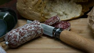 Микробная трансглютаминаза, она же «мясной клей»: что это такое, чем опасна
