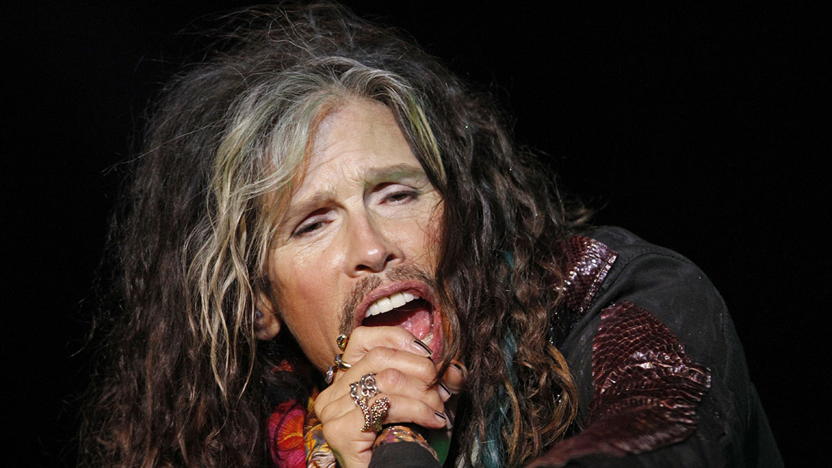 Группа Aerosmith перенесла прощальный тур из-за травмы гортани солиста Тайлера