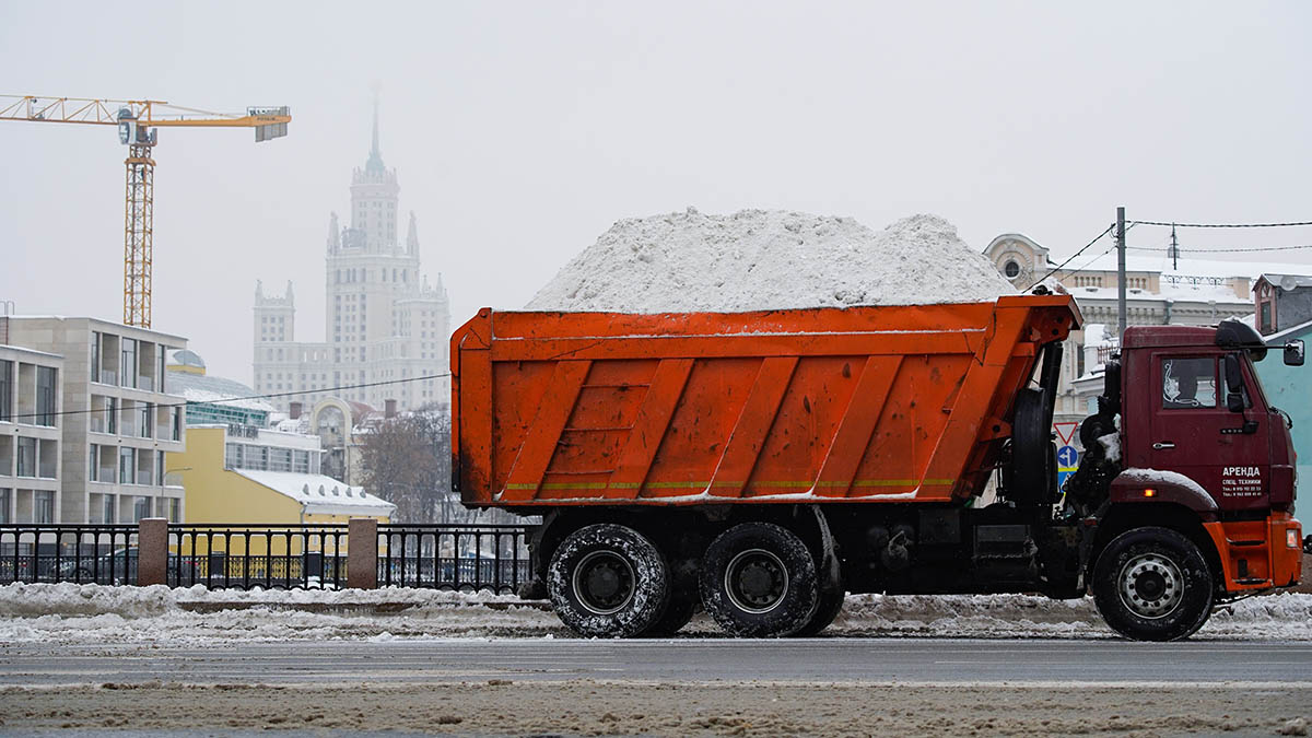 Городские службы подготовились к снегопаду, который начнется в ночь на 15 февраля