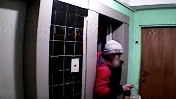 Момент поджога квартиры в Чертанове попал на камеры видеонаблюдения