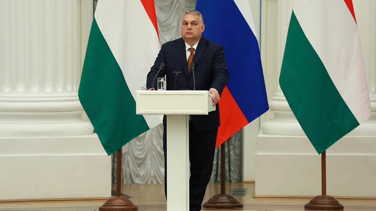 Орбан добавил Зеленского в список противников венгерской правящей партии «Фидес»