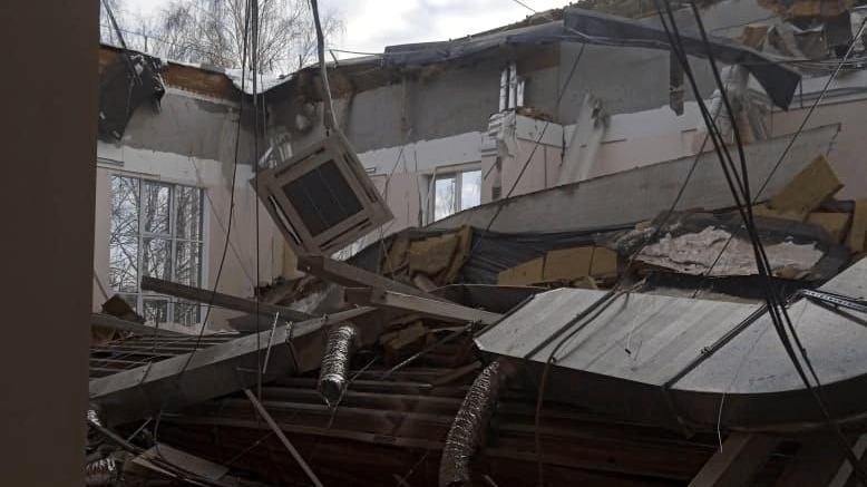 Кровля актового зала обрушилась в подмосковной школе