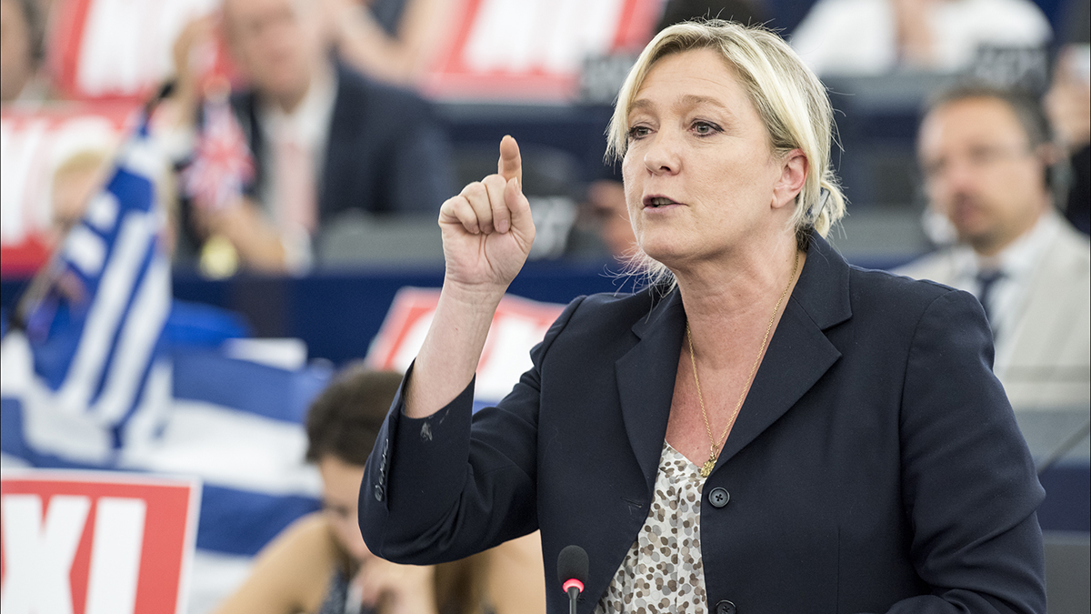 Ле Пен обвинила Макрона во лжи о причинах экономического кризиса