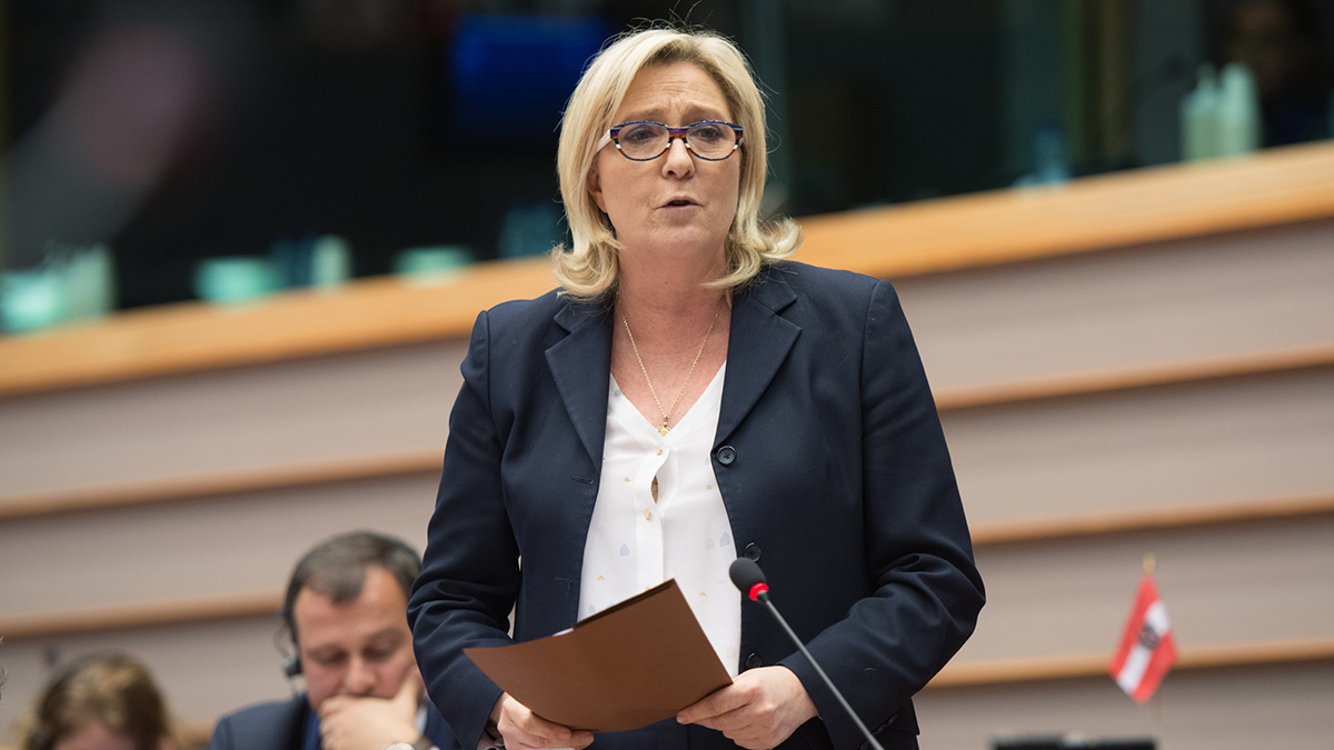 Ле Пен назвала введение Францией санкций против России геополитической ошибкой