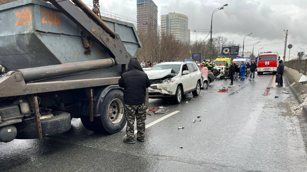 Массовое ДТП произошло на Рублевском шоссе