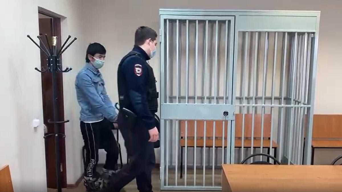 Суд заключил под стражу одного из нападавших на «Пятерочку» в Истре