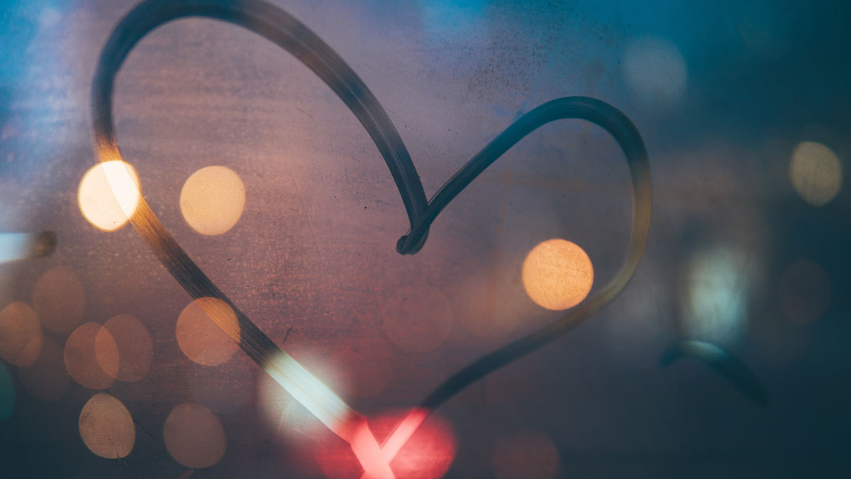 Опрос: Почти половина россиян встретила свою первую любовь в школе