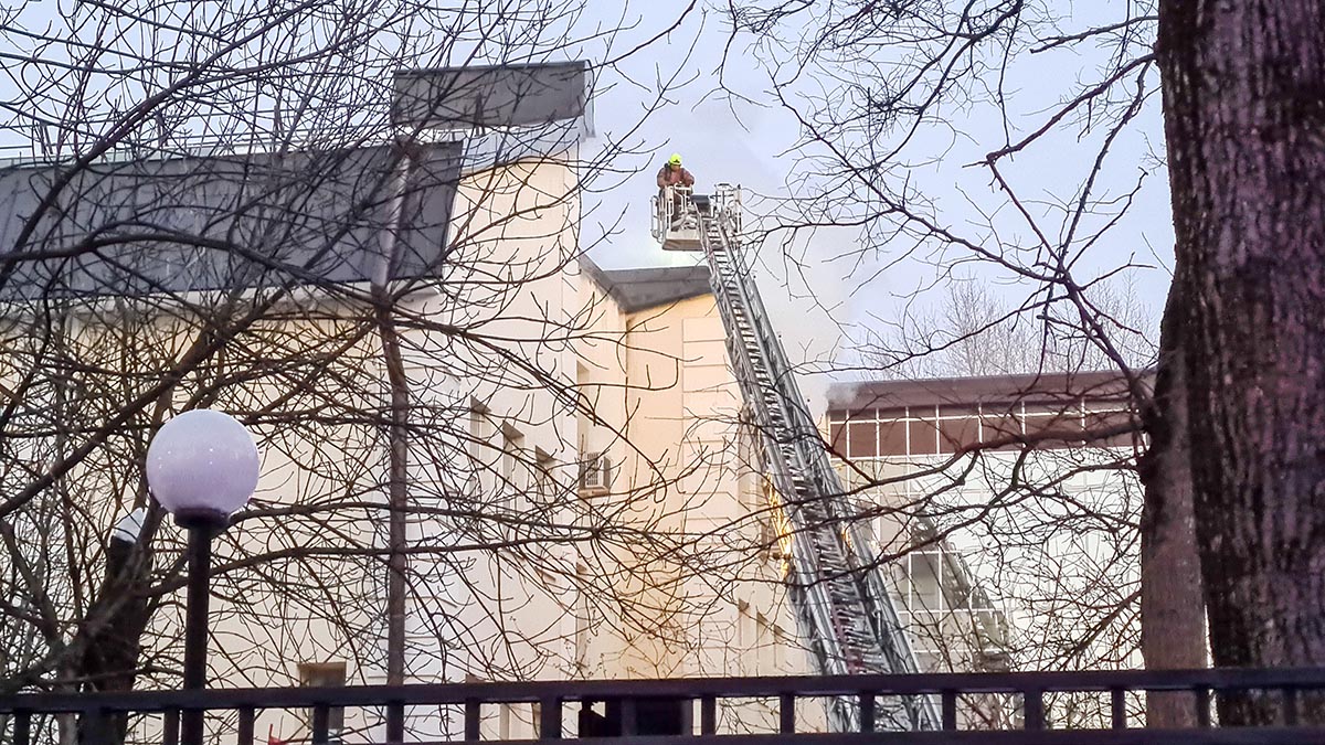 Из горящего здания налоговой на Каширском шоссе эвакуировали 250 человек