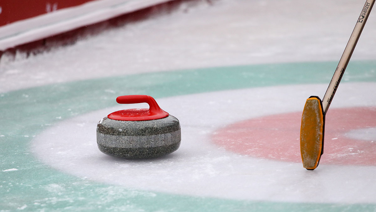 Российских керлингистов отстранили от международных соревнований