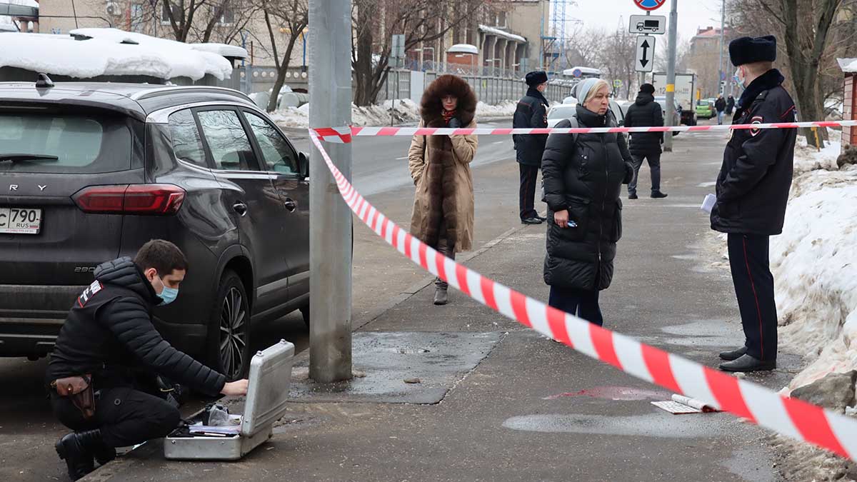 Следком просит арестовать мужчину, напавшего на свою дочь с топором