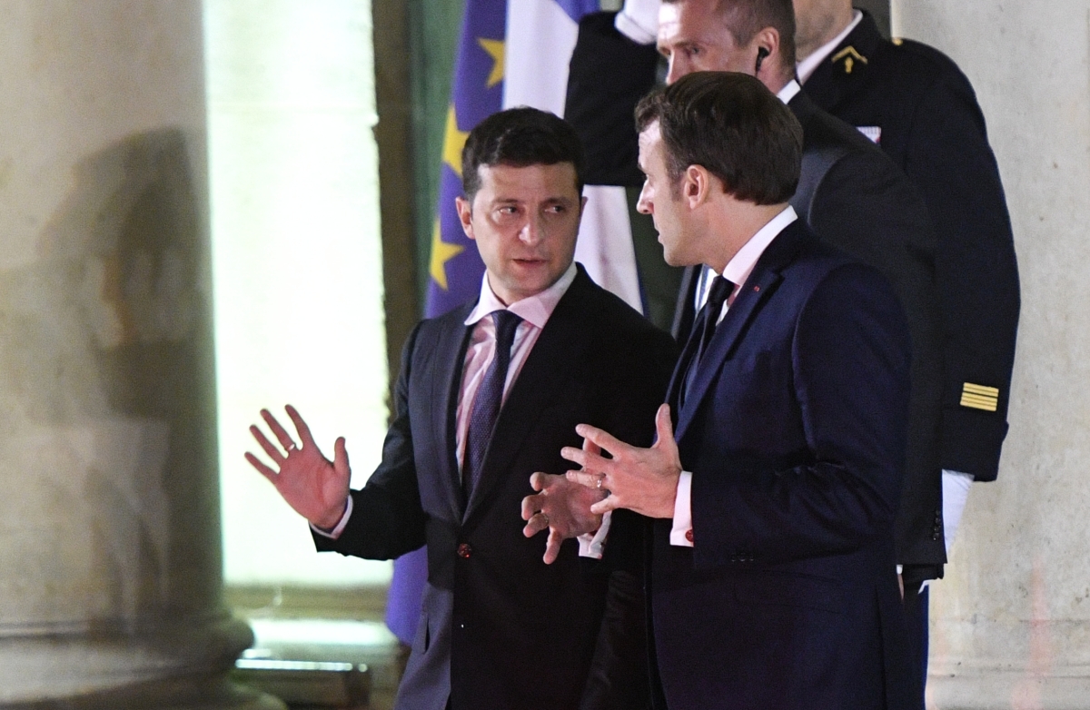 Зеленский обсудил с Макроном обстановку в Донбассе