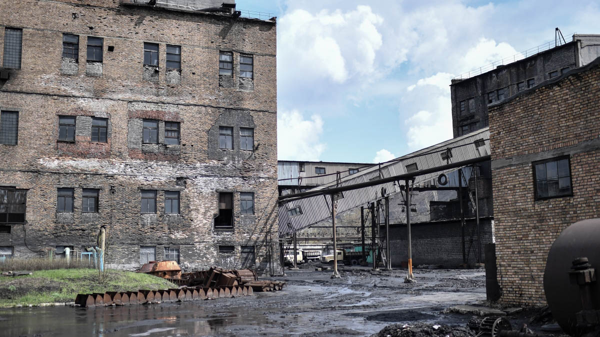 «Обстрелы для нас как «здрасте»: отказавшийся от эвакуации шахтер рассказал о ситуации в ДНР