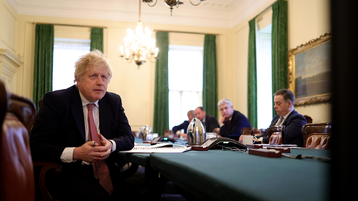 Джонсон объявил о введении санкций против пяти банков из России