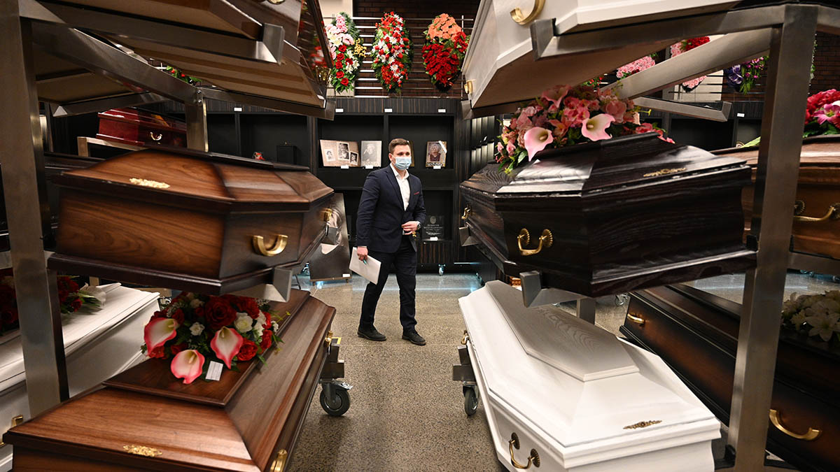 Собственники похоронного бюро прятали 190 разлагающихся тел