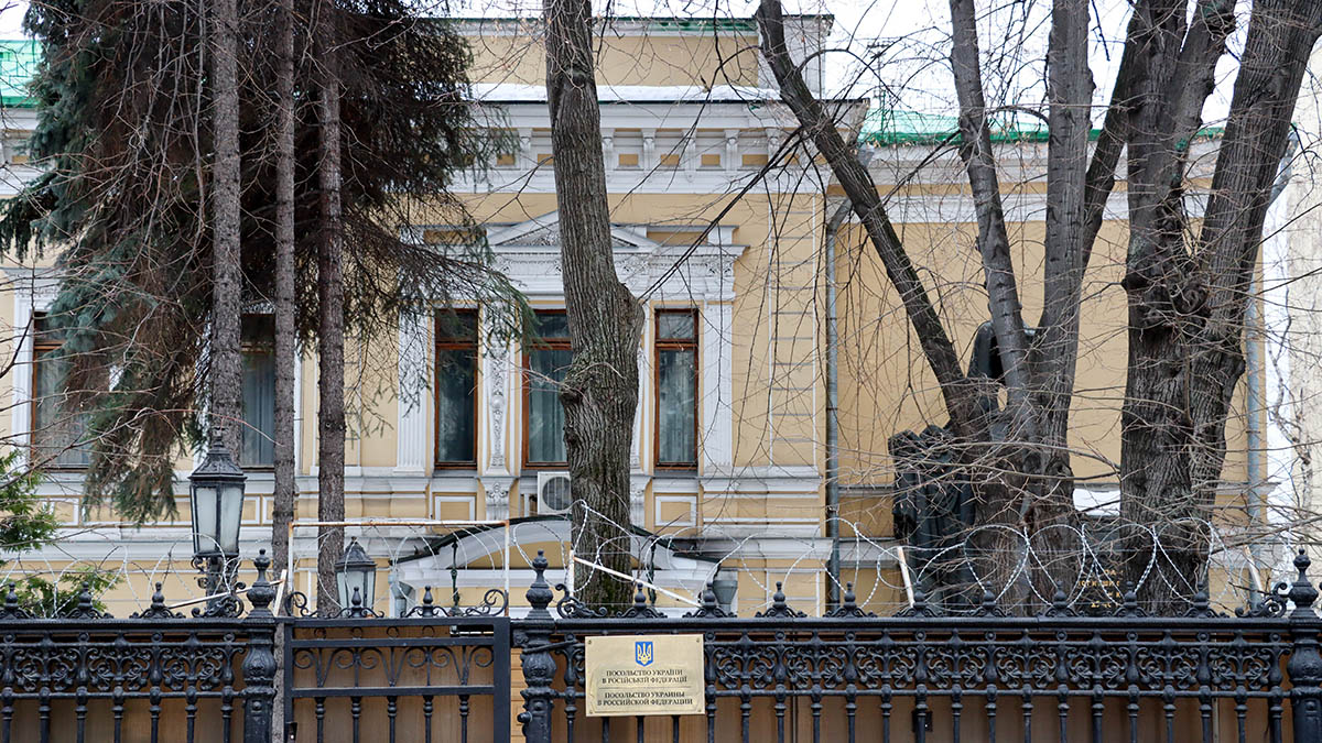 МИД Украины сообщил об эвакуации посольства в Москве