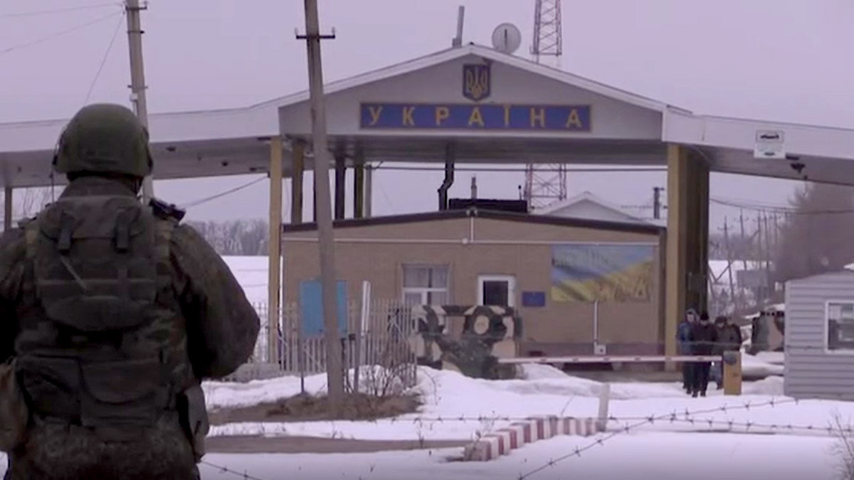 «Бесы в украинской форме»: жительница Мариуполя рассказала, почему хочет в Россию