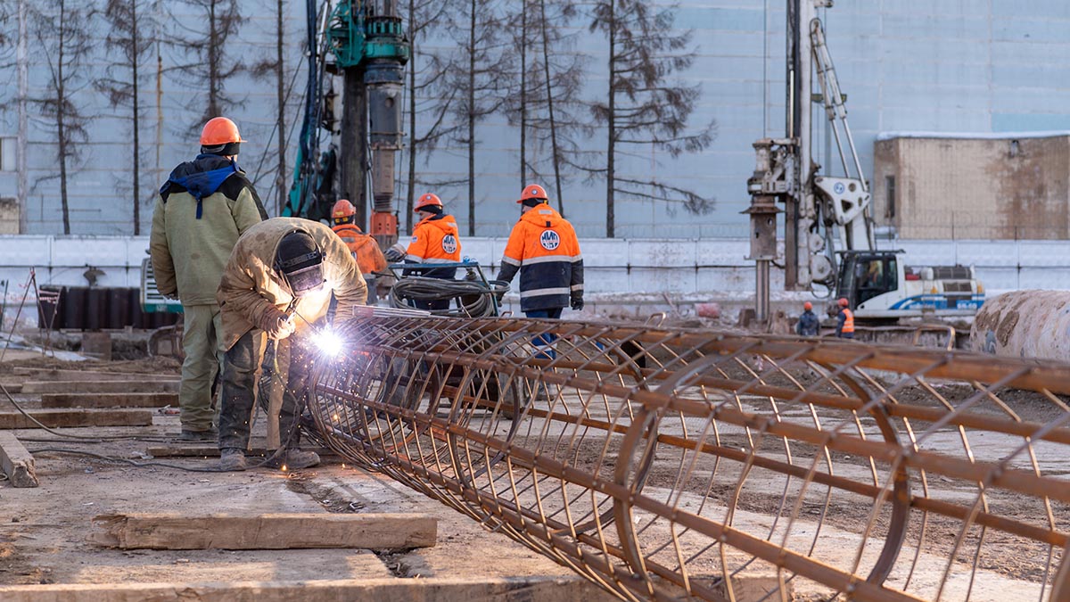 Назван размер средней зарплаты в строительной отрасли Петербурга