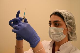 Минздрав РФ предложил отказаться от массовой вакцинации от коронавируса