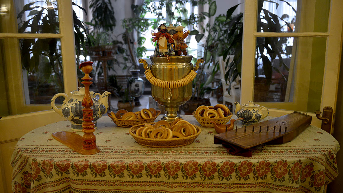 Со своим самоваром: москвичам показали, как в старину встречали гостей