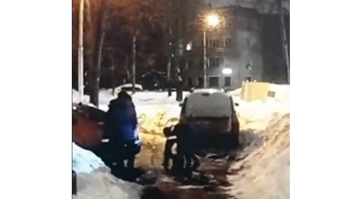 Четыре парня украли более 200 метров кабеля со стройки в Москве